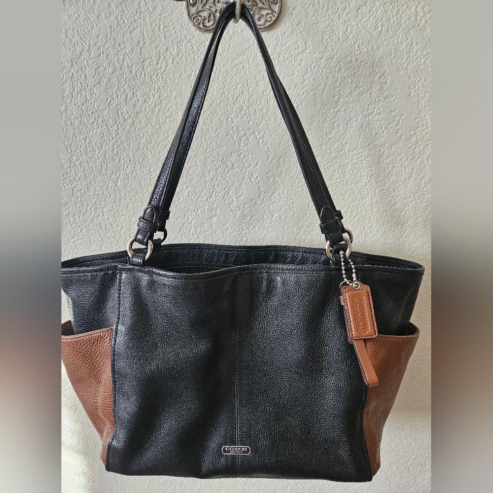 Coach, authentic, shoulder leather purse